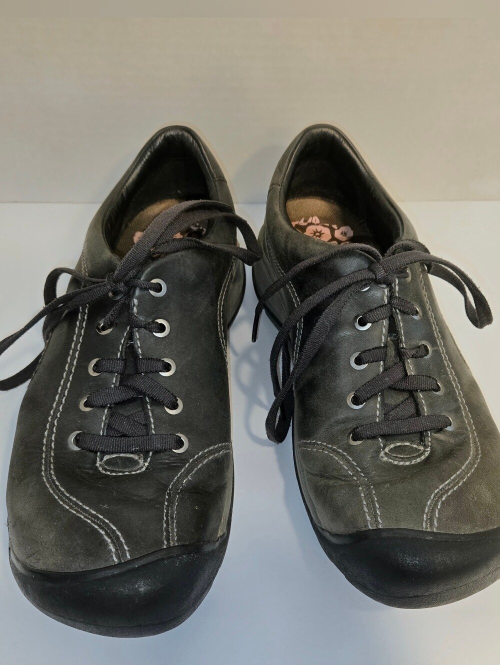 Keen Woman's Dark Gray/Soft black Leather, Lace-Up Casual Walking Sneakers.